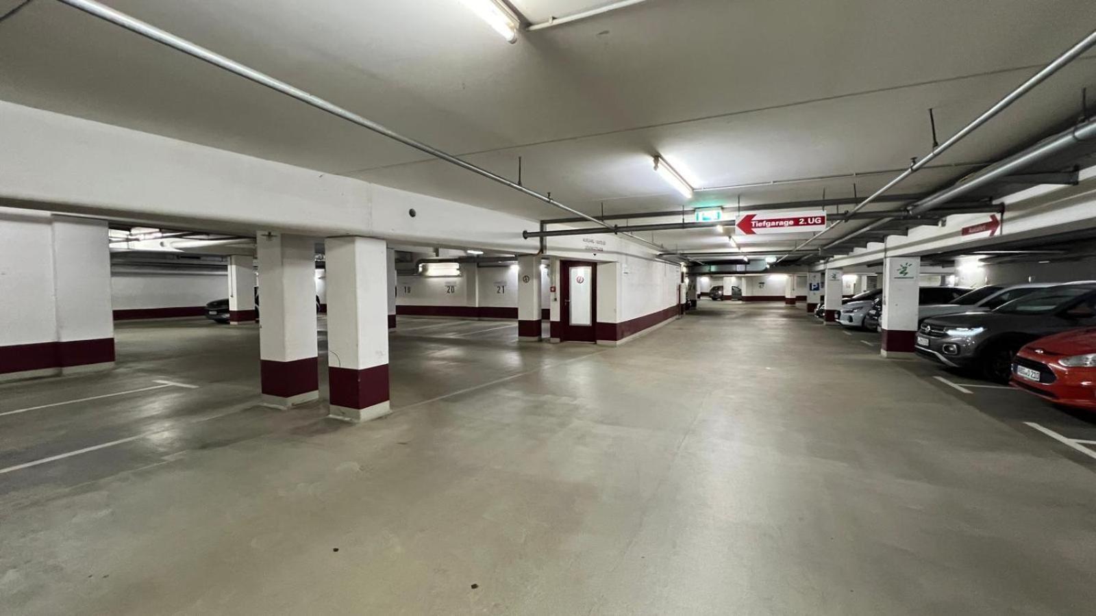 Apartment Designer Loft-ferienwohnung Im Zentrum Mit Tiefgaragen-parkplatz, Waschmaschine Und Privatterrasse